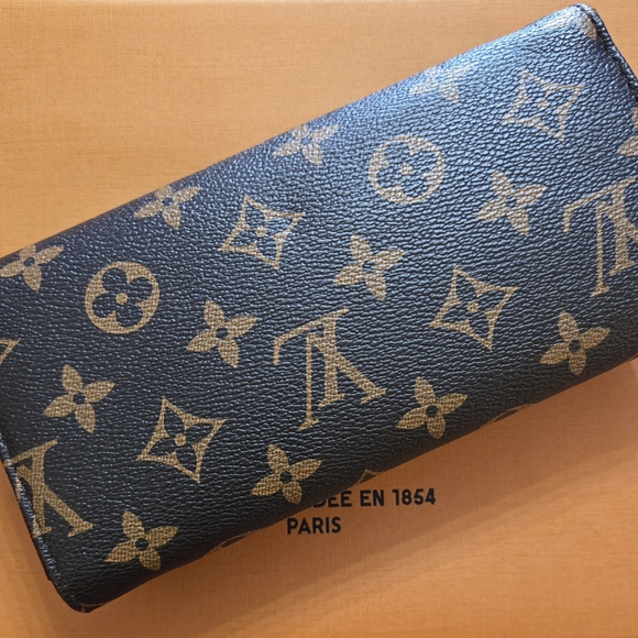 L V Fashion Monogram Canvas Wallet with Gold Hardware - Picture 2 of 6